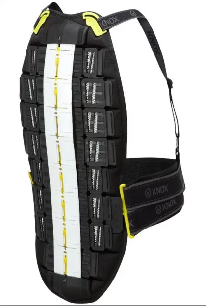 Zwarte KNOX Aegis rugprotector met schouderbanden en heupgordel.