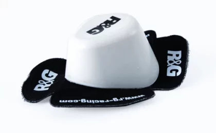 Witte R&G knee slider voor regen, zijaanzicht van de verhoogde uitvoering.